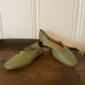 Farylrobin Anthropologie green slingback flats with textured leather size 8.5/9